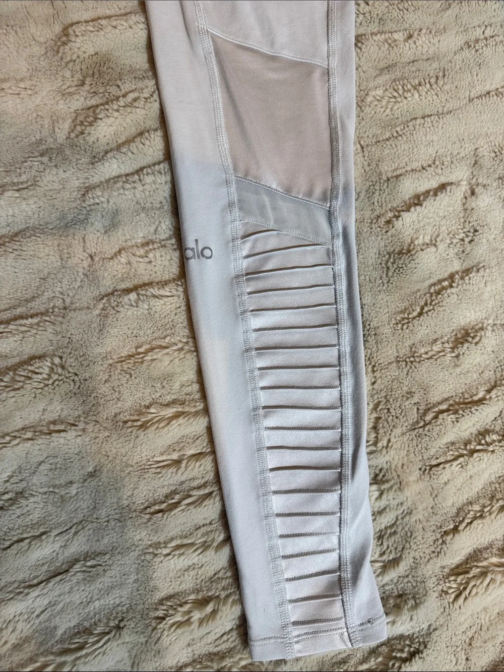 Alo yoga High Waist Moto legging in white size Small